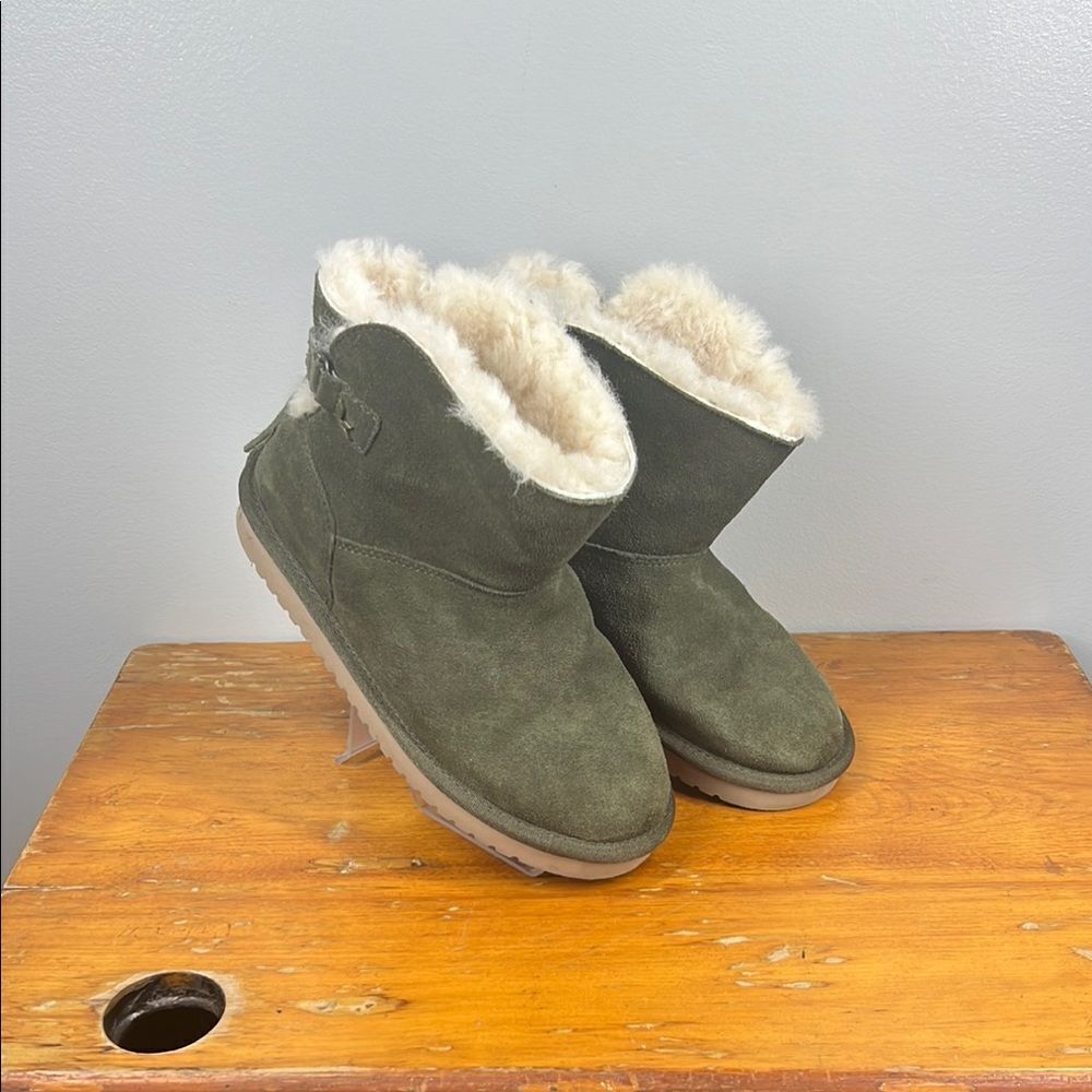 Kookaburra by Ugg Cozy Green Suede Ankle Boots with Fur Lining